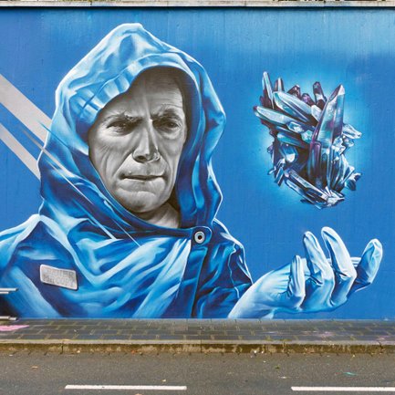 250 Meter Graffiti neben dem Europakanal in Fürth mit Clint Eastwood in Blautönen
